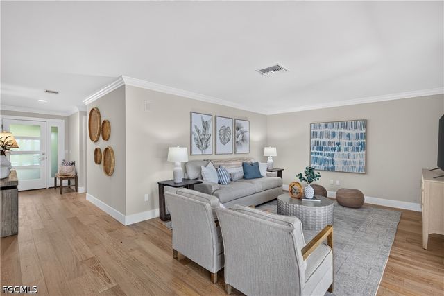 1590 Sandpiper ST, Naples, FL 34102