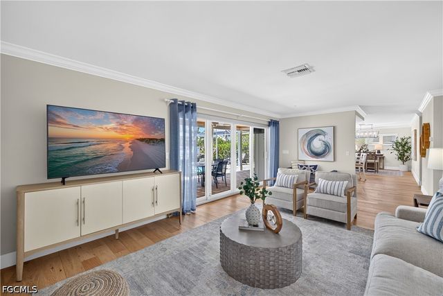 1590 Sandpiper ST, Naples, FL 34102