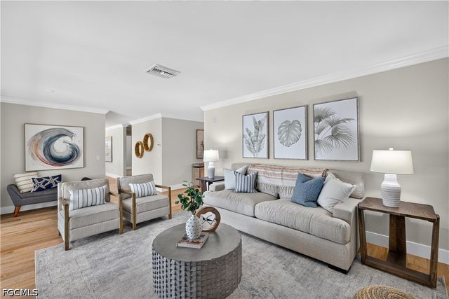 1590 Sandpiper ST, Naples, FL 34102