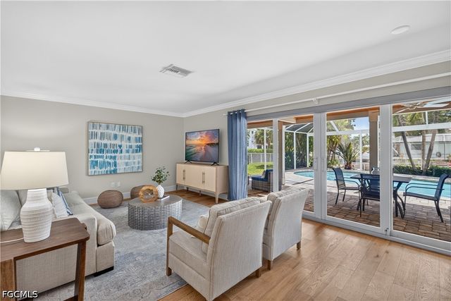 1590 Sandpiper ST, Naples, FL 34102
