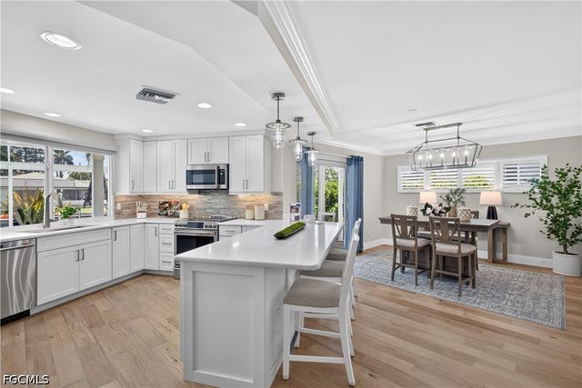 1590 Sandpiper ST, Naples, FL 34102
