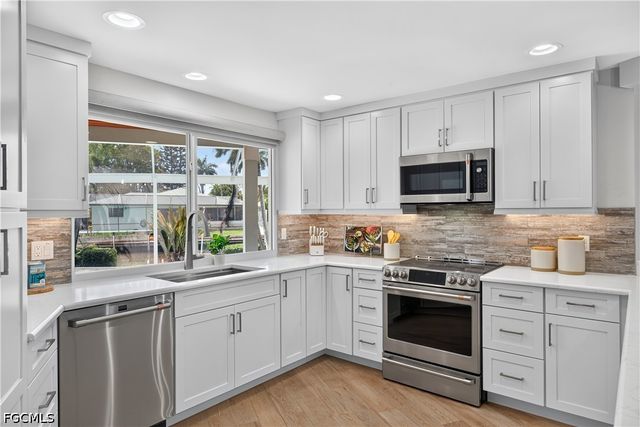 1590 Sandpiper ST, Naples, FL 34102