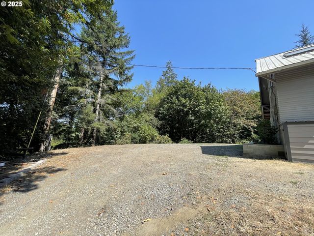 53621 WEEKLY CREEK Rd, Myrtle Point, OR 97458