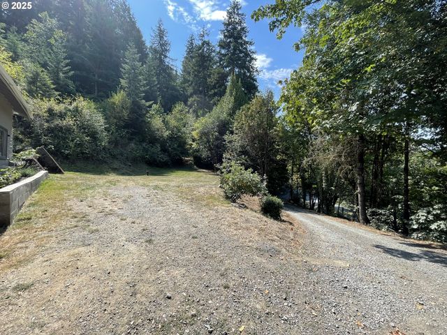 53621 WEEKLY CREEK Rd, Myrtle Point, OR 97458