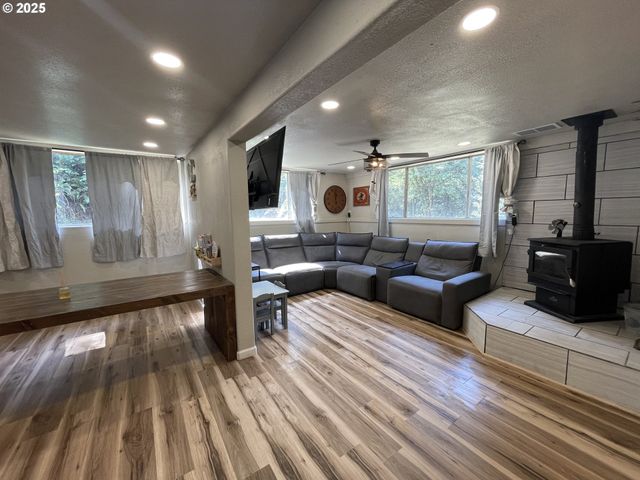 53621 WEEKLY CREEK Rd, Myrtle Point, OR 97458