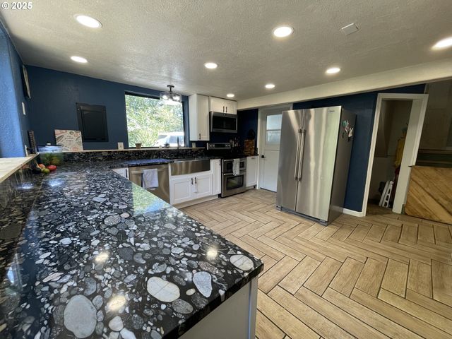 53621 WEEKLY CREEK Rd, Myrtle Point, OR 97458