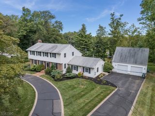 25 Fawn Dr, Raritan Twp., NJ 08822