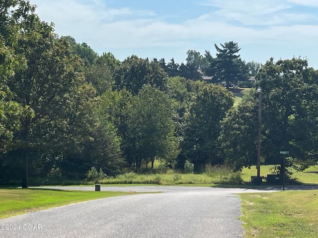 4 & 5 Sandstone Drive, Loma Linda, MO 64804