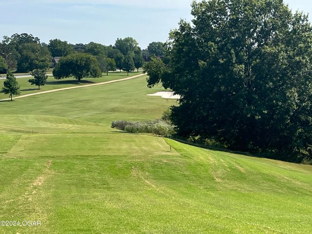 4 & 5 Sandstone Drive, Loma Linda, MO 64804