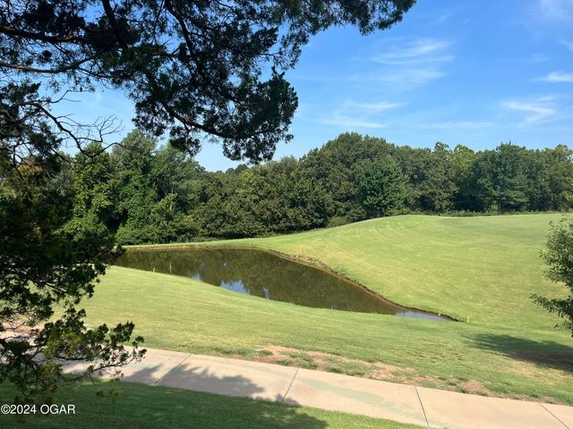 4 & 5 Sandstone Drive, Loma Linda, MO 64804