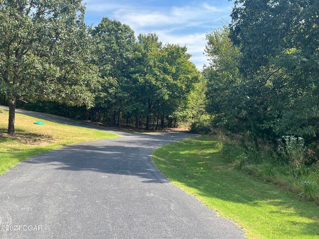 4 & 5 Sandstone Drive, Loma Linda, MO 64804