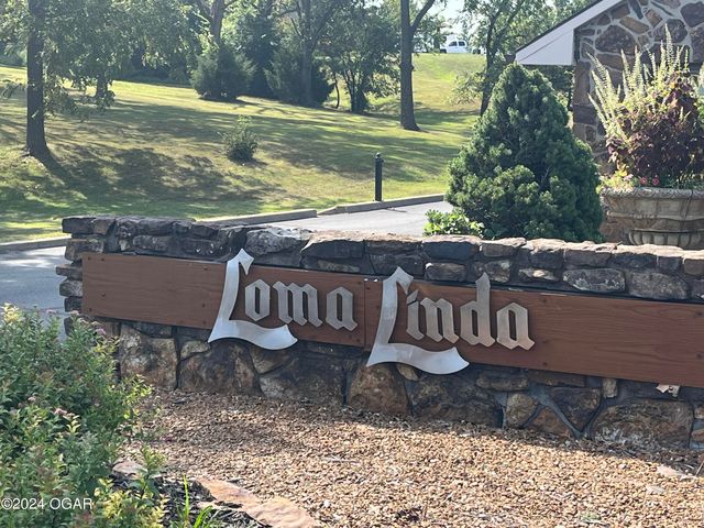 4 & 5 Sandstone Drive, Loma Linda, MO 64804