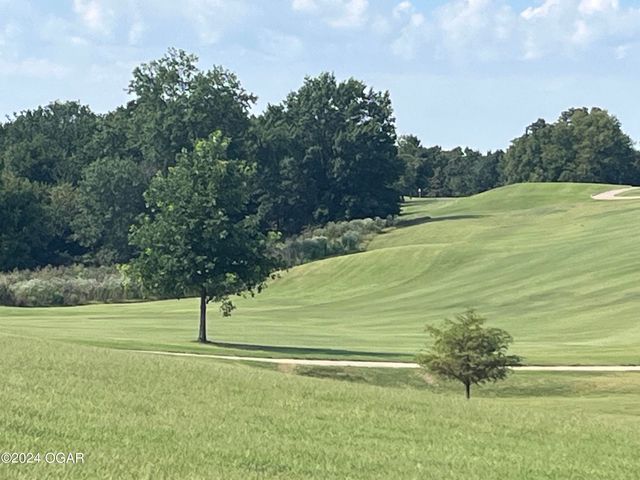 4 & 5 Sandstone Drive, Loma Linda, MO 64804