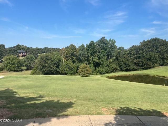 4 & 5 Sandstone Drive, Loma Linda, MO 64804