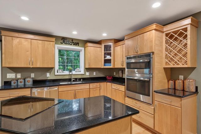 912 CHEROKEE COURT, Waupaca, WI 54981