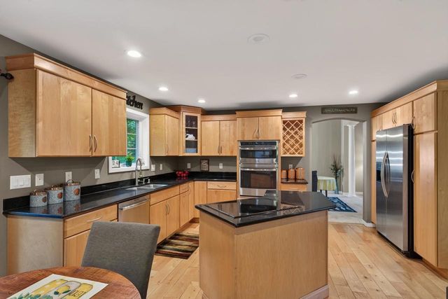 912 CHEROKEE COURT, Waupaca, WI 54981