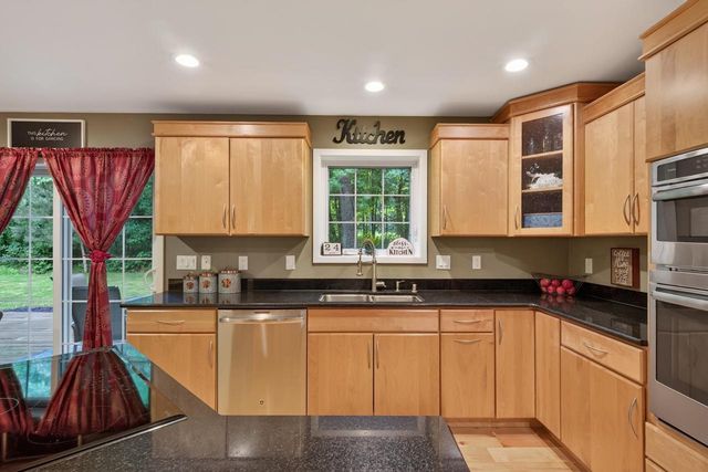 912 CHEROKEE COURT, Waupaca, WI 54981