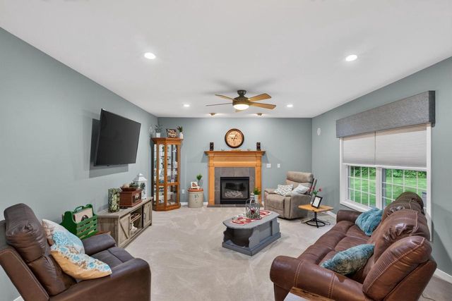 912 CHEROKEE COURT, Waupaca, WI 54981