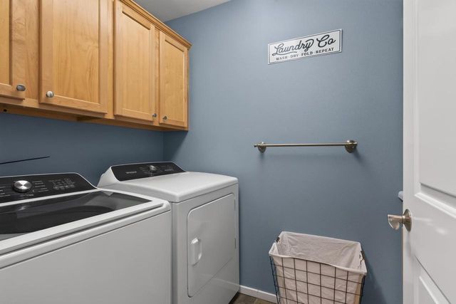912 CHEROKEE COURT, Waupaca, WI 54981