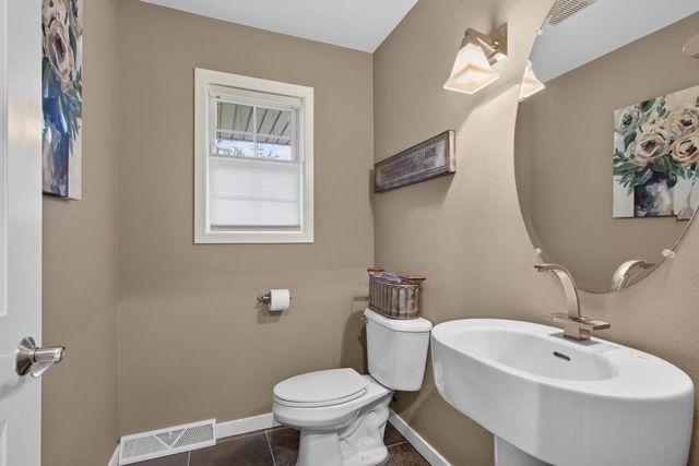 912 CHEROKEE COURT, Waupaca, WI 54981