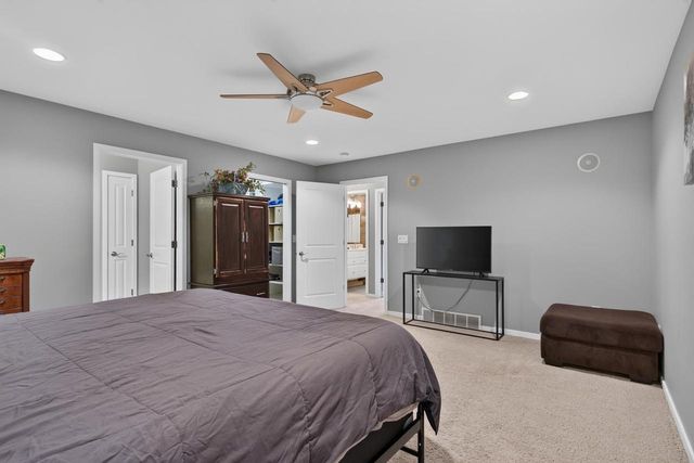 912 CHEROKEE COURT, Waupaca, WI 54981