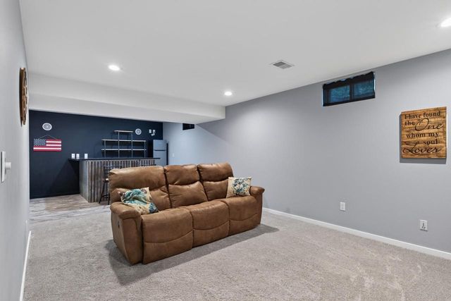 912 CHEROKEE COURT, Waupaca, WI 54981