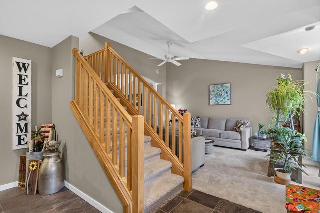 912 CHEROKEE COURT, Waupaca, WI 54981