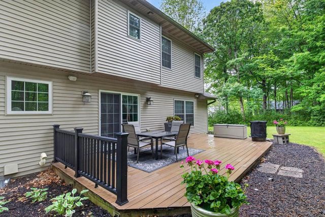 912 CHEROKEE COURT, Waupaca, WI 54981