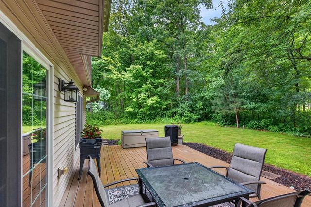 912 CHEROKEE COURT, Waupaca, WI 54981