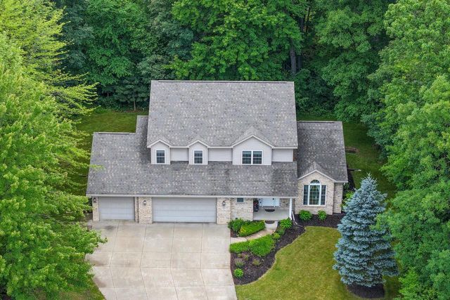 912 CHEROKEE COURT, Waupaca, WI 54981
