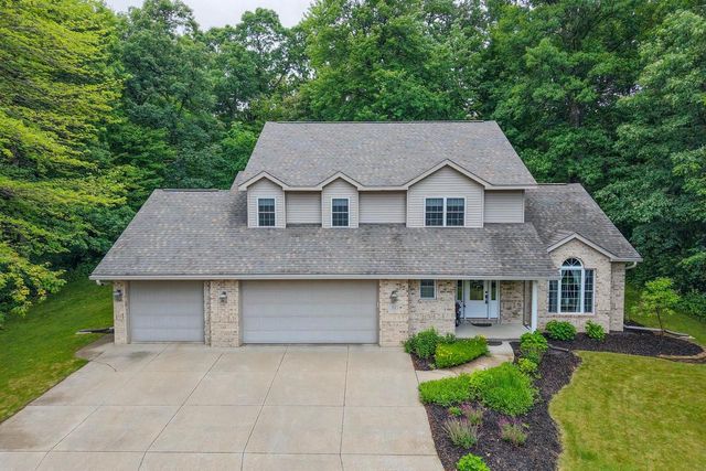 912 CHEROKEE COURT, Waupaca, WI 54981
