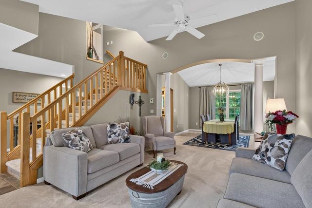 912 CHEROKEE COURT, Waupaca, WI 54981