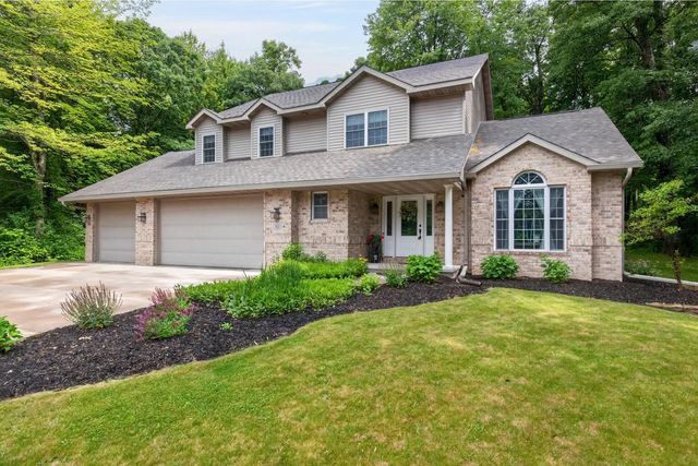 912 CHEROKEE COURT, Waupaca, WI 54981