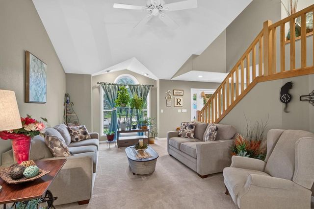 912 CHEROKEE COURT, Waupaca, WI 54981