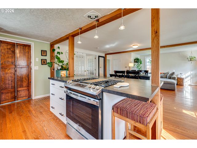 565 9TH St, Washougal, WA 98671