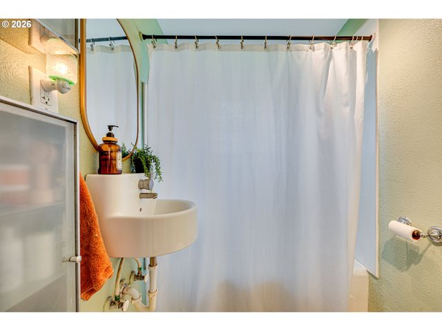 565 9TH St, Washougal, WA 98671