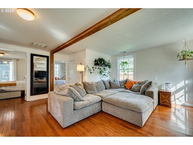 565 9TH St, Washougal, WA 98671