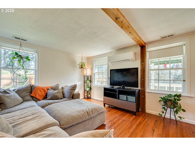 565 9TH St, Washougal, WA 98671