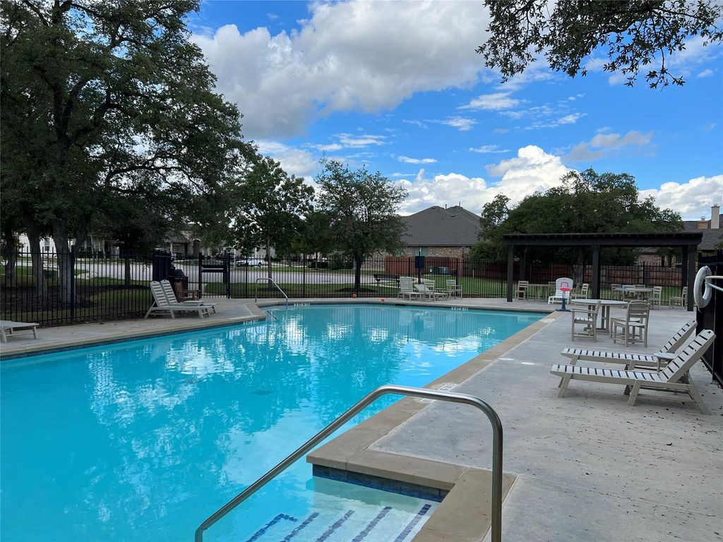 2325 Muzzie LN, Leander, TX 78641