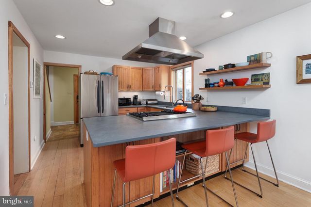 69 LEAVITT LN, Princeton, NJ 08540