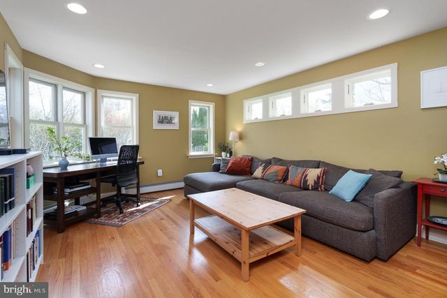 69 LEAVITT LN, Princeton, NJ 08540