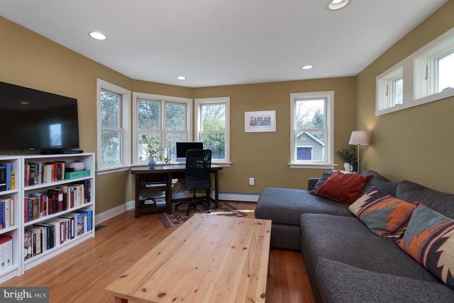 69 LEAVITT LN, Princeton, NJ 08540