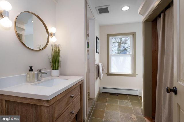 69 LEAVITT LN, Princeton, NJ 08540