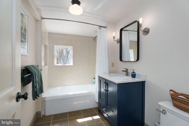 69 LEAVITT LN, Princeton, NJ 08540