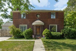 675 Fisher Road, Grosse Pointe, MI 48230