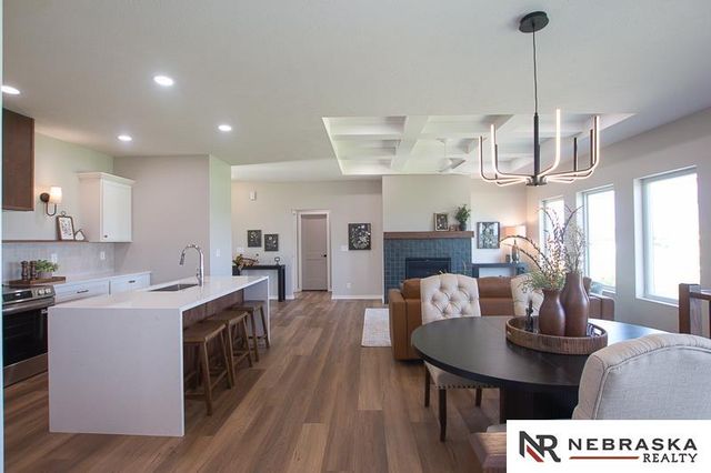 9400 Dalton Drive, Lincoln, NE 68516