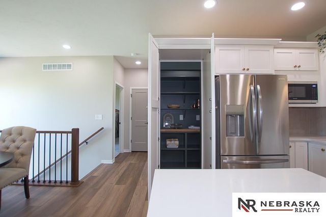 9400 Dalton Drive, Lincoln, NE 68516