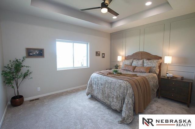 9400 Dalton Drive, Lincoln, NE 68516