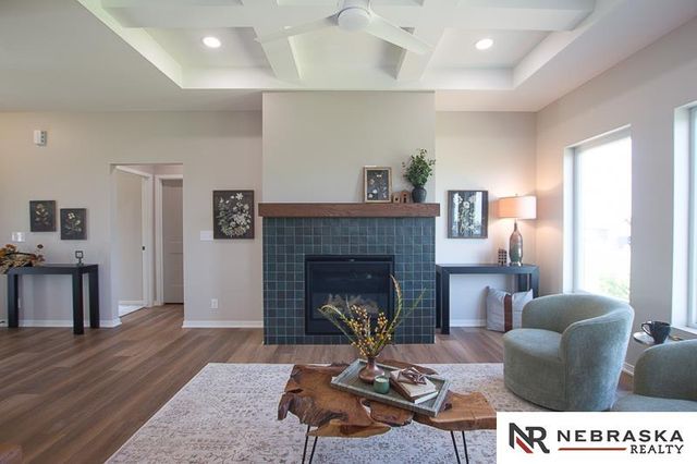 9400 Dalton Drive, Lincoln, NE 68516