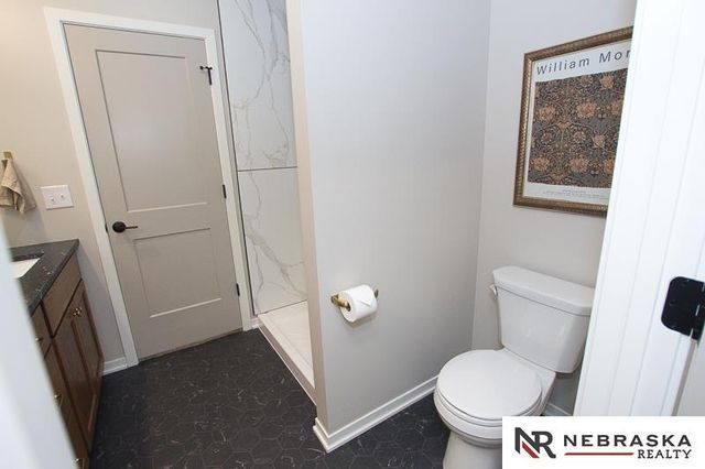 9400 Dalton Drive, Lincoln, NE 68516